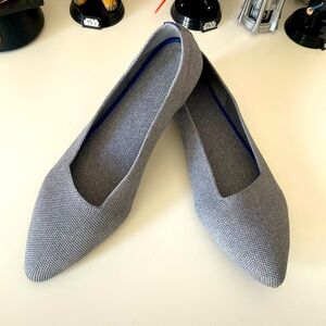 Gray mesh top pointy flats